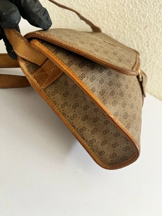 Gucci Brown Monogram vintage Crossbody Bag in Tan Leather Trim - Picture 13 of 14